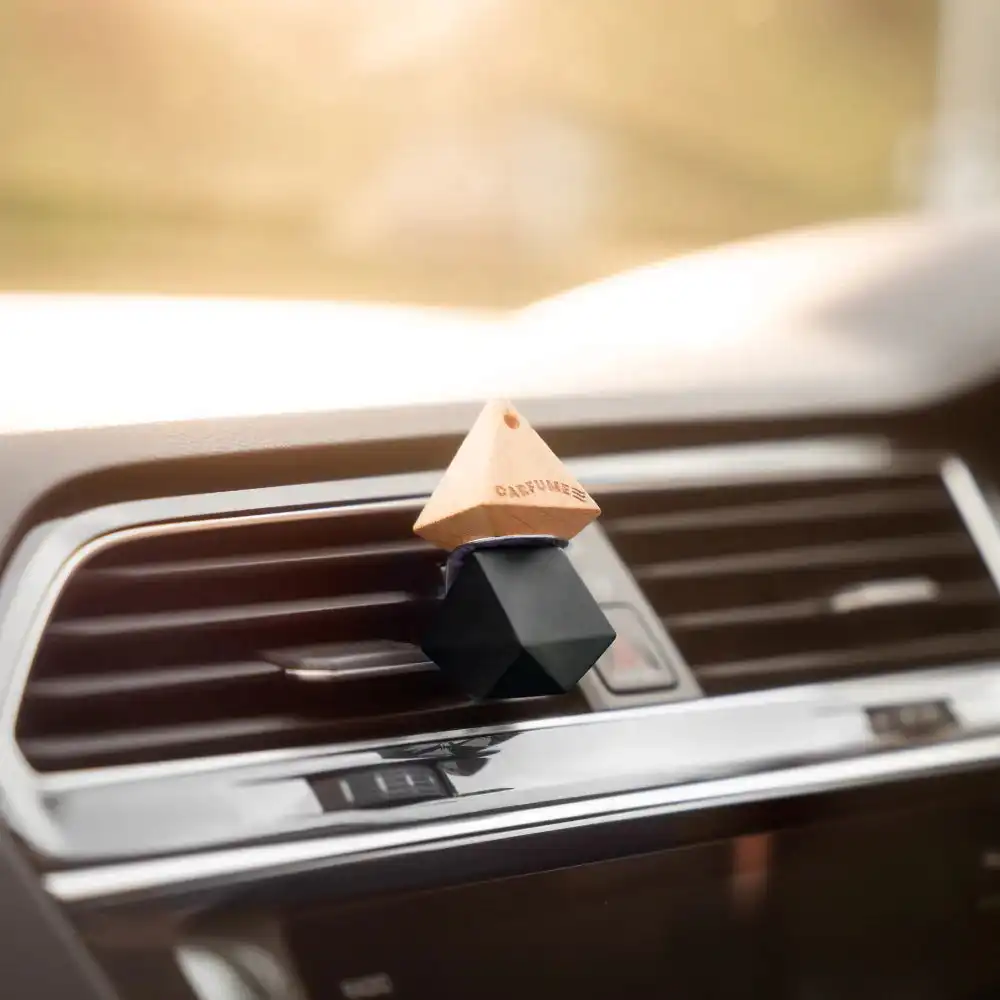 Carfume Luxury Hanging Glass Diffuser - Car air freshner - Image 2